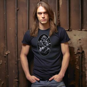 Ein junger Mann trägt ein metallisches Schatten-Nebelgestalten-Shirt.